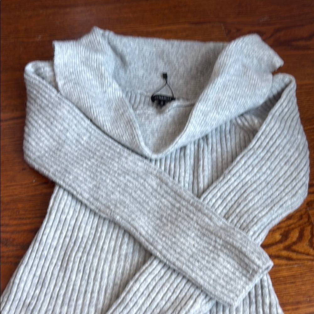 Dynamite Light Gray Ribbed Knit Top - Picture 3 of 3
